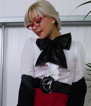 Asian Girl Pin Up Pics